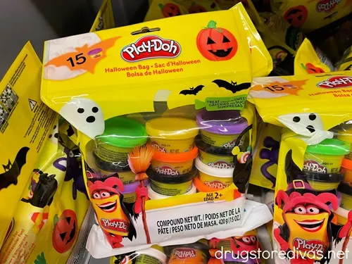 Bags of 15 count Halloween mini play-doh.