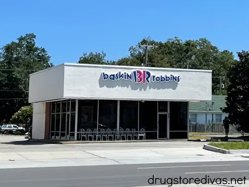 The outside of a Baskin-Robbins location.