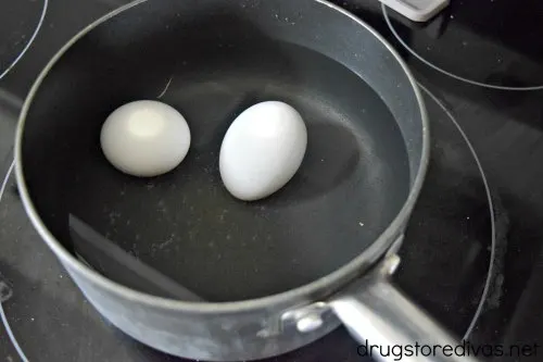 Add a little pizzazz to your breakfast (especially on Valentine's Day) with these heart-shaped hard boiled eggs. Find out how to make them on www.drugstoredivas.net.