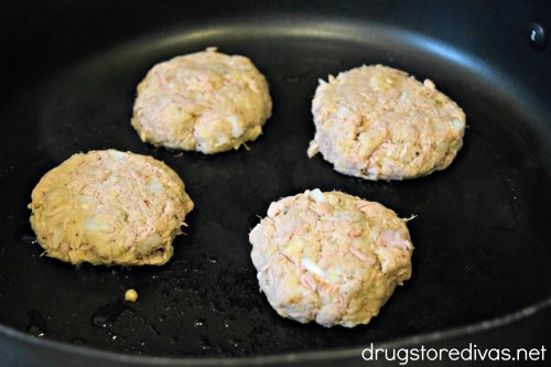 Tuna Cakes are a crab cakes dupe that you can make at home easily and frugally. Get the recipe on www.drugstoredivas.net.