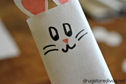 This DIY Bunny Chocolate Bar Craft is the perfect addition to your Easter baskets. Make them with mini or regular-sized chocolate bars. Find out how on www.drugstoredivas.net.
