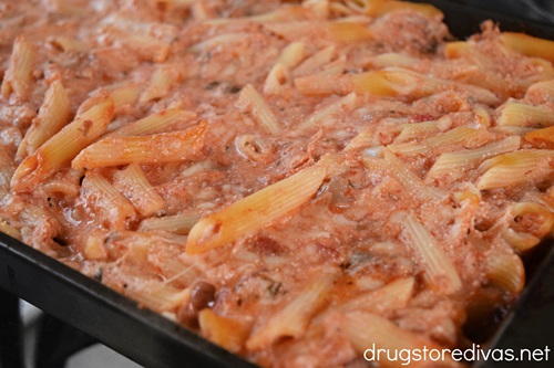 Cooked baked ziti in a pan.