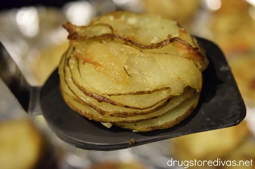 Mini Pommes Anna are a great way to serve individual portions of the popular dish. Find out how to make them on www.drugstoredivas.net.
