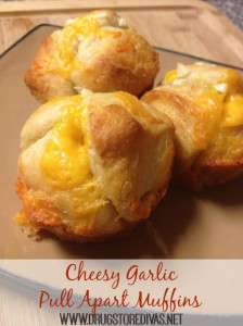 Want an alternative to grilled cheese? Try these Cheesy Garlic Pull Apart Muffins from www.drugstoredivas.net.