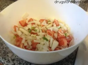 It's so easy to make your own salsa. Get this homemade salsa recipes from www.drugstoredivas.net.