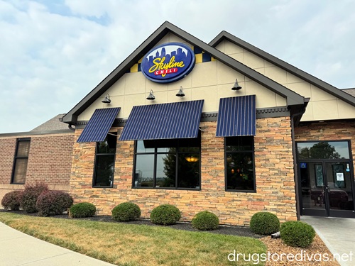 The outside of a Skyline Chili restaurant.