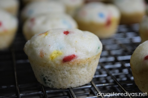 Funfetti mini muffins on a wire rack.