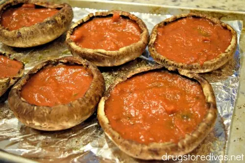 Looking for a tasty meal for Meatless Monday? Try this Portabella Mushroom Pizzas recipe from www.drugstoredivas.net. It's easy and low carb.