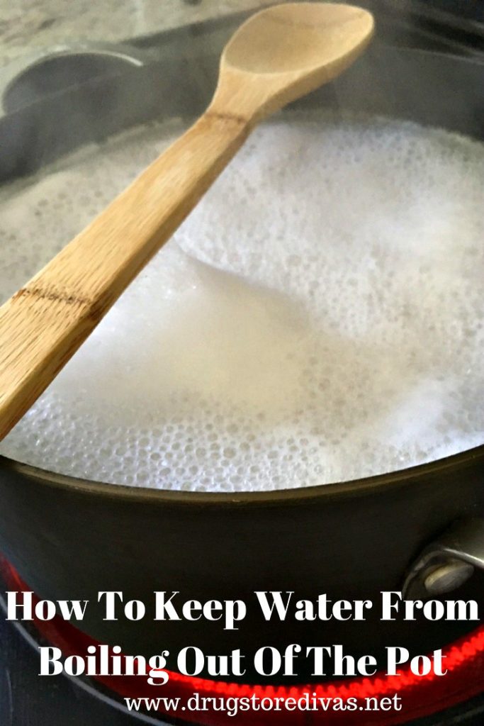 Don't fear water boiling out of the post. It won't with this life hack from www.drugstoredivas.net. Learn how to Keep Water From Boiling Out Of The Pot.