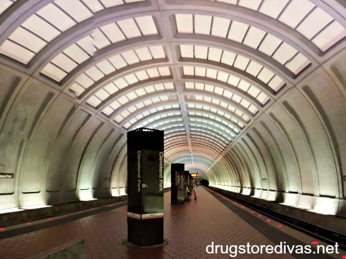 Spending 24 hours in Washington, DC? Check out this great post of things to do in Washington, DC from www.drugstoredivas.net to maximize your time.