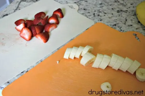 For your next Memorial Day BBQ menu, or if you're looking for a July 4th dessert, check out this Patriotic Fruit Flag recipe from www.drugstoredivas.net.