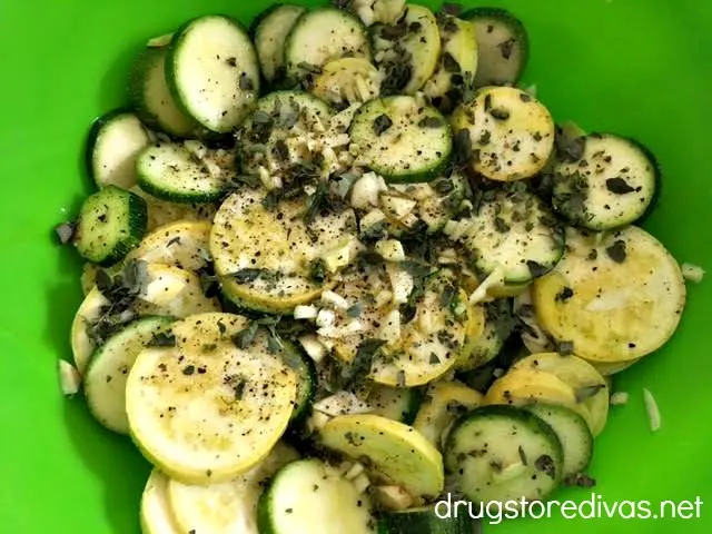 If you're grilling, be sure to add a healthy side with these Foil-Packet Grilled Vegetables from www.drugstoredivas.net.