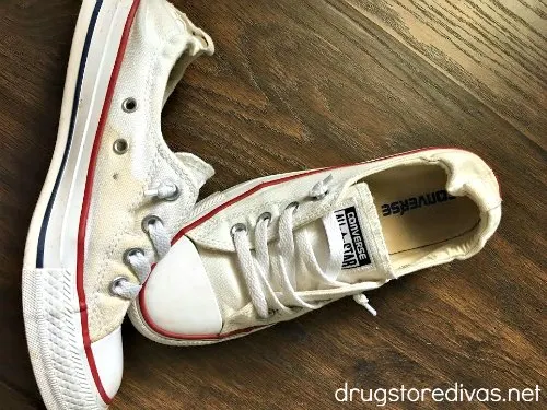 Did your white sneakers get dirty? Find out how to clean white sneakers in this post from www.drugstoredivas.net.