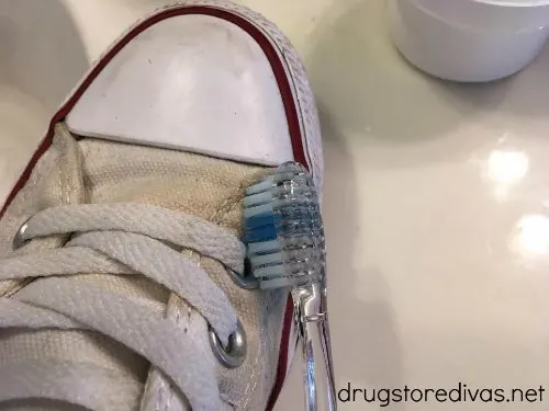 Did your white sneakers get dirty? Find out how to clean white sneakers in this post from www.drugstoredivas.net.