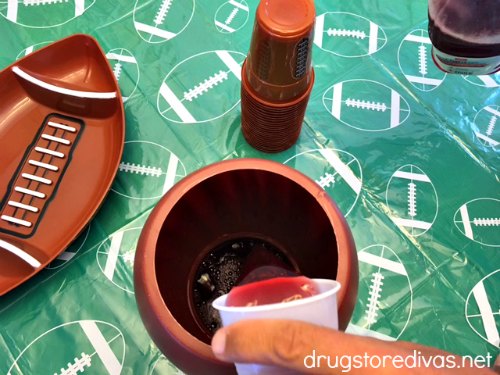 #ad Looking for a drink for your tailgate? Check out this Kickoff Cosmo recipe from www.drugstoredivas.net.