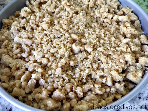 #ad This Coffee Cake With Hazelnut Glaze is your new FAVORITE go-to dessert. Get the recipe at www.drugstoredivas.net.