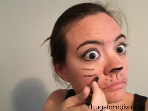 #ad Get ready for Halloween with this simple DIY No Sew Cat Ears For Halloween project, plus DIY Cat Face Makeup, from www.drugstoredivas.net.