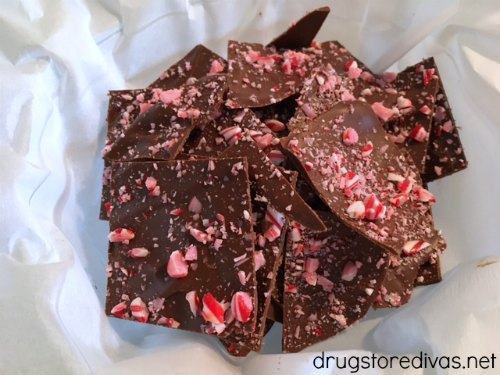 #ad Looking for the perfect holiday treat? Check out this Candy Cane Chocolate Bark recipe from www.drugstoredivas.net. It's perfect for neighbor gifts as well!