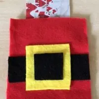 A gift card holder that looks like Santa's belt with the words 