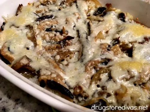Looking for a tasty fall dinner idea? Try this Mushroom and Rice Casserole from www.drugstoredivas.net.