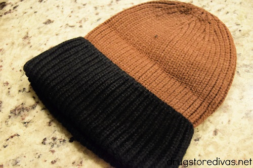 Black and brown knit hat.