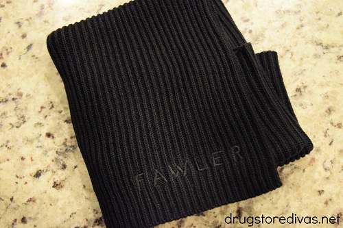 Black knit scarf.