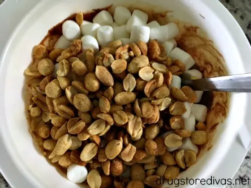 Looking for a simple and tasty treat? Check out this Rocky Road Fudge from www.drugstoredivas.net. It's only four ingredients!