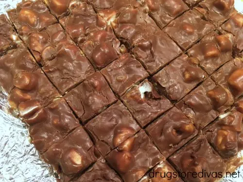 Looking for a simple and tasty treat? Check out this Rocky Road Fudge from www.drugstoredivas.net. It's only four ingredients!