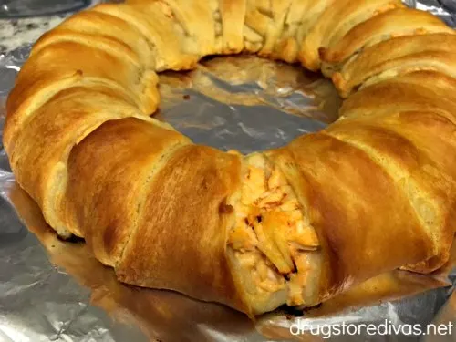 You'll be the hit of your next party if you bring this Buffalo Chicken Crescent Ring. Get the recipe at www.drugstoredivas.net.