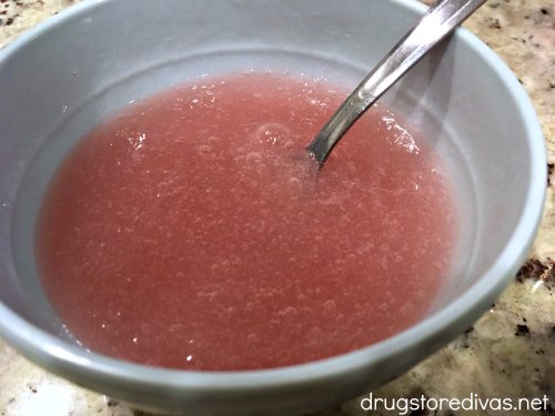 A bath is a great way to relax. If you need some relaxing me time, be sure to make this Homemade Bubble Bath from www.drugstoredivas.net.