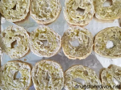 Want a guilt-free delicious dinner? Make these Pizza Bagels (from 2 Ingredient Dough) from www.drugstoredivas.net. You can have 3 for only 7 Weight Watchers Freestyle Points!