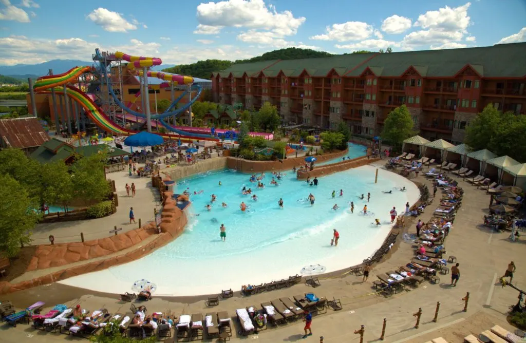 Don't plan your family vacation at Wilderness At The Smokies without checking out this post from www.drugstoredivas.net first!
