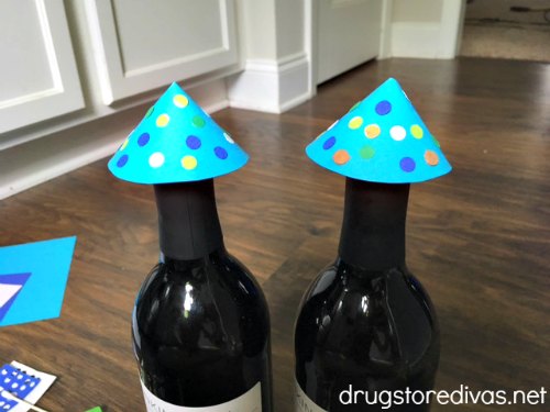 Dress up your wine gift with these DIY Birthday Hats for wine! Get the tutorial at www.drugstoredivas.net.