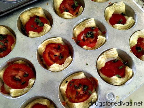 Your garden tomatoes will taste great in these Mini Tomato Pies. Get the recipe at www.drugstoredivas.net.