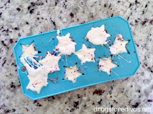 Celebrate America with these Red, White & Blue Patriotic Chocolate Stars. Find out how to make them at www.drugstoredivas.net.
