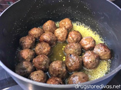 Spice up your life with these Jalapeno Jelly Meatballs. Get the recipe at www.drugstoredivas.net.
