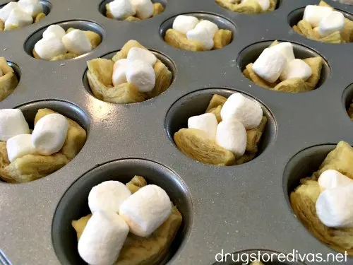 These Puff Pastry S'mores Bites are a perfect one-bite dessert. Get the recipe at www.drugstoredivas.net.