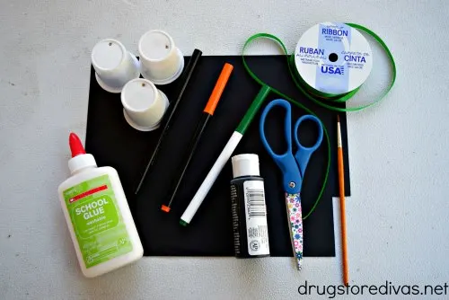Don't throw away your K-Cups! Upcycle your used K-Cups to make this DIY K-Cup Snowman. Get the tutorial at www.drugstoredivas.net.