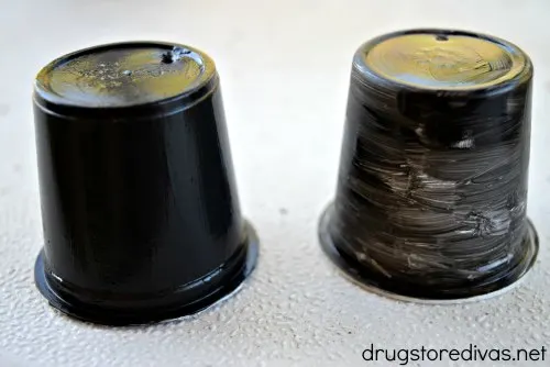 Don't throw away your K-Cups! Upcycle your used K-Cups to make this DIY K-Cup Snowman. Get the tutorial at www.drugstoredivas.net.