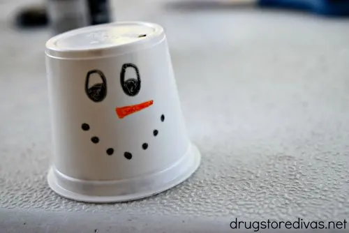 Don't throw away your K-Cups! Upcycle your used K-Cups to make this DIY K-Cup Snowman. Get the tutorial at www.drugstoredivas.net.