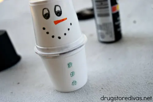 Don't throw away your K-Cups! Upcycle your used K-Cups to make this DIY K-Cup Snowman. Get the tutorial at www.drugstoredivas.net.