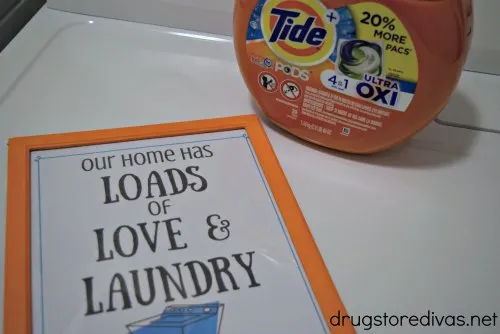 Add a little pizzazz to your home with this DIY Laundry Room Wall Art. It comes with a free printable too at www.drugstoredivas.net.