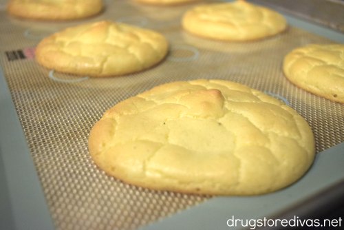 This diet-friendly Cloud Bread is PERFECT for anyone who needs a low carb, gluten free, or Weight Watchers bread. Get the recipe at www.drugstoredivas.net.