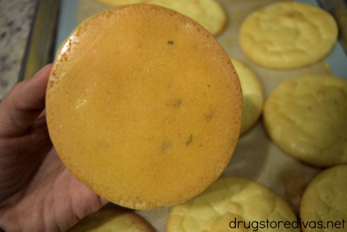 This diet-friendly Cloud Bread is PERFECT for anyone who needs a low carb, gluten free, or Weight Watchers bread. Get the recipe at www.drugstoredivas.net.