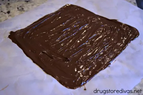 These layered chocolate mint bars are the perfect treat for your sweet tooth AND are only 2 ingredients. Get the recipe at www.drugstoredivas.net.