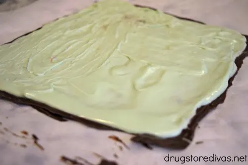 These layered chocolate mint bars are the perfect treat for your sweet tooth AND are only 2 ingredients. Get the recipe at www.drugstoredivas.net.