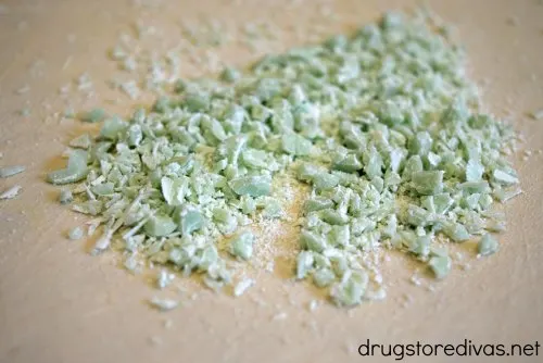 These layered chocolate mint bars are the perfect treat for your sweet tooth AND are only 2 ingredients. Get the recipe at www.drugstoredivas.net.