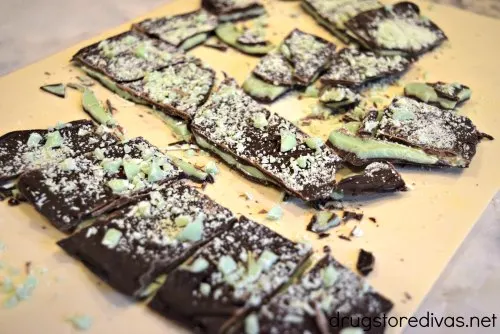 These layered chocolate mint bars are the perfect treat for your sweet tooth AND are only 2 ingredients. Get the recipe at www.drugstoredivas.net.