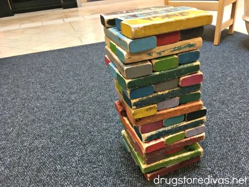 Your summer parties and backyard BBQ's will be the best with this DIY Gigantic Jenga. Get the instructions at www.drugstoredivas.net.