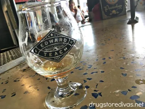 Breweries and craft beer are so popular in Wilmington! Find out what breweries in Wilmington, NC to drink at in this post on www.drugstoredivas.net.